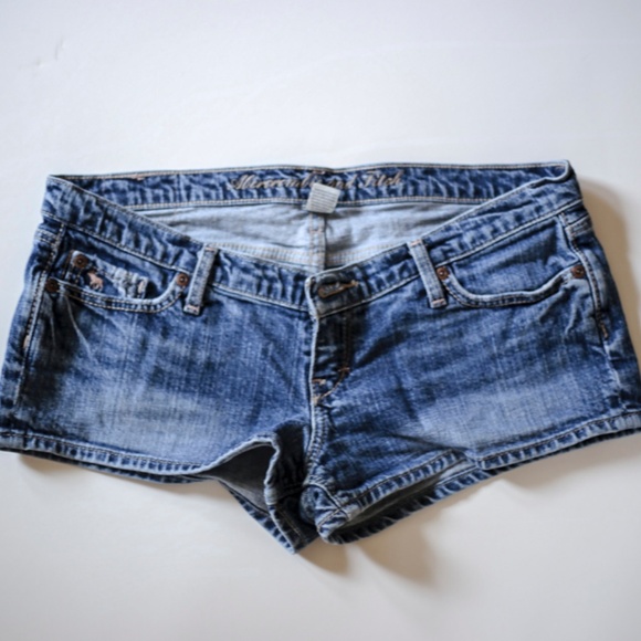 Abercrombie and Fitch Pants - ABERCROMBIE AND FITCH denim shorts, size 4!